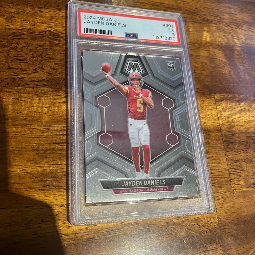 2024 PANINI MOSAIC NOTORIETY #19 JAYDEN DANIELS GRADED CARD